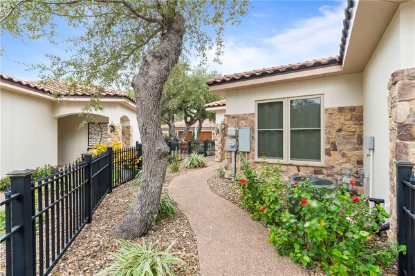 $624,500 | 1502 Royal Oaks Trail, Unit 1502, Rockport, TX 78382