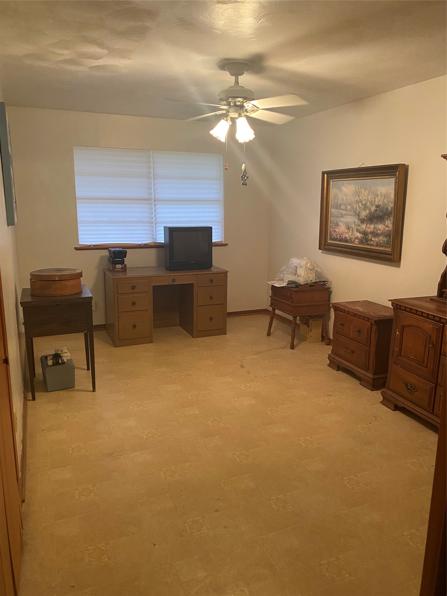 9639 FM 524 Road Sweeny, TX 77480 - Photo 7 of 12 a workspace with furniture and window