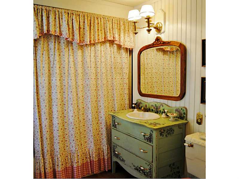 6 Sunset Road Bristol, RI 02809 - Photo 11 of 22 Master Bath/Spa.