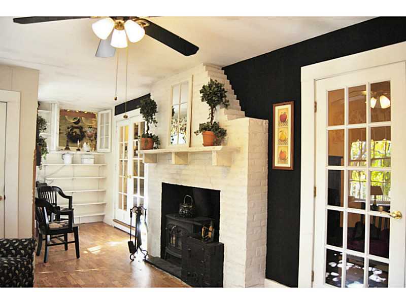 6 Sunset Road Bristol, RI 02809 - Photo 12 of 22 Den/Family/Great Room.