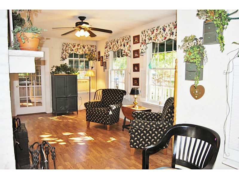6 Sunset Road Bristol, RI 02809 - Photo 13 of 22 Den/Family/Great Room.