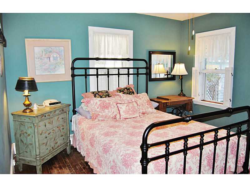 6 Sunset Road Bristol, RI 02809 - Photo 16 of 22 Bedroom.