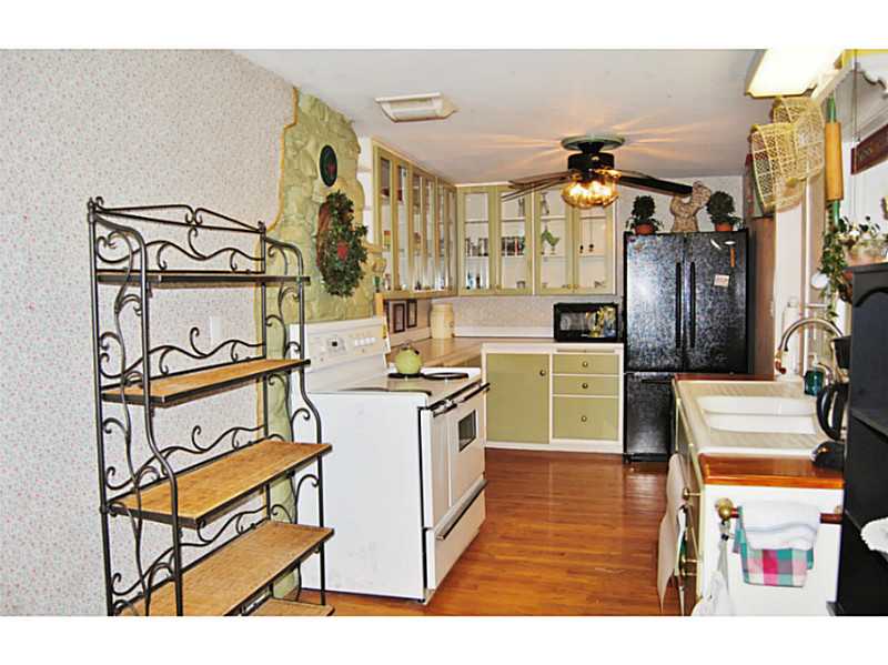 6 Sunset Road Bristol, RI 02809 - Photo 8 of 22 Kitchen.