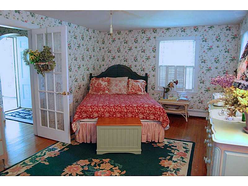 6 Sunset Road Bristol, RI 02809 - Photo 9 of 22 Master Bedroom.