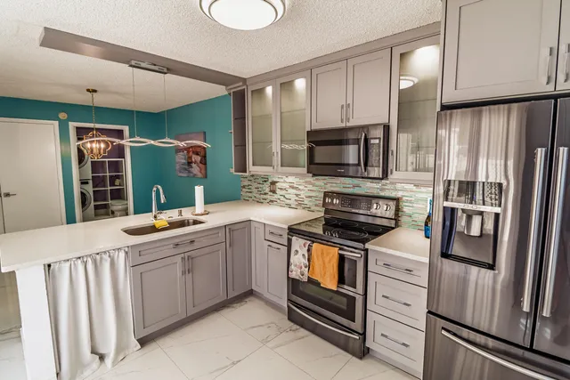 $2,900 | 8129 Sedgewick Court, Unit 29A, Lake Clarke Shores, FL 33406