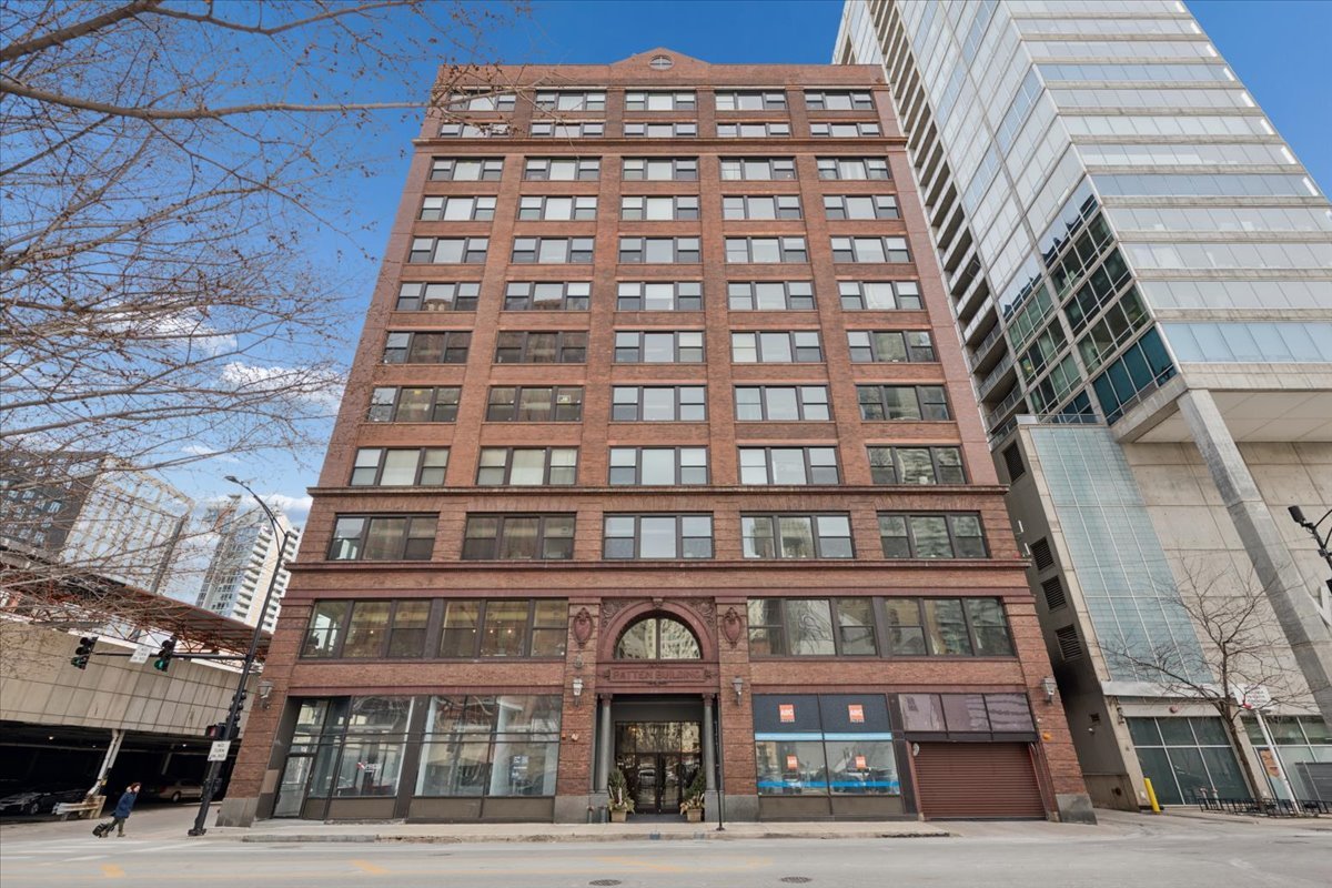 161 West Harrison Street, Unit 901 Chicago, IL 60605 - Photo 1 of 18 a front view of a building