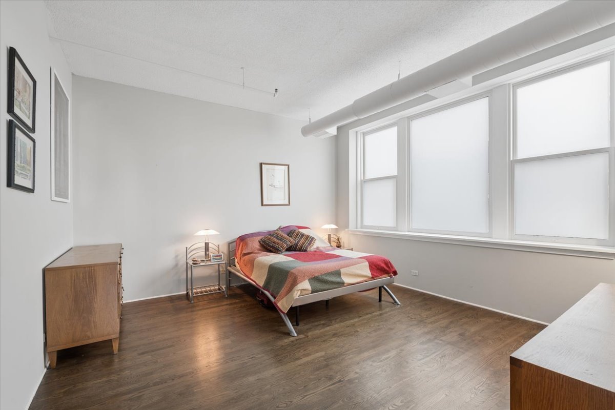 161 West Harrison Street, Unit 901 Chicago, IL 60605 - Photo 13 of 18 a bedroom with a bed and window