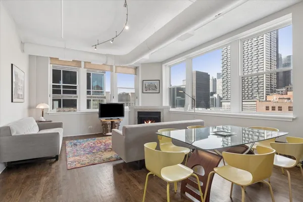 $439,000 | 161 West Harrison Street, Unit 901, Chicago, IL 60605