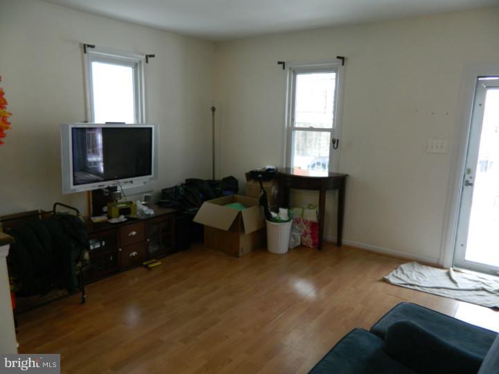 311 Filmore Street Riverside, NJ 08075 - Photo 3 of 15 Living Room