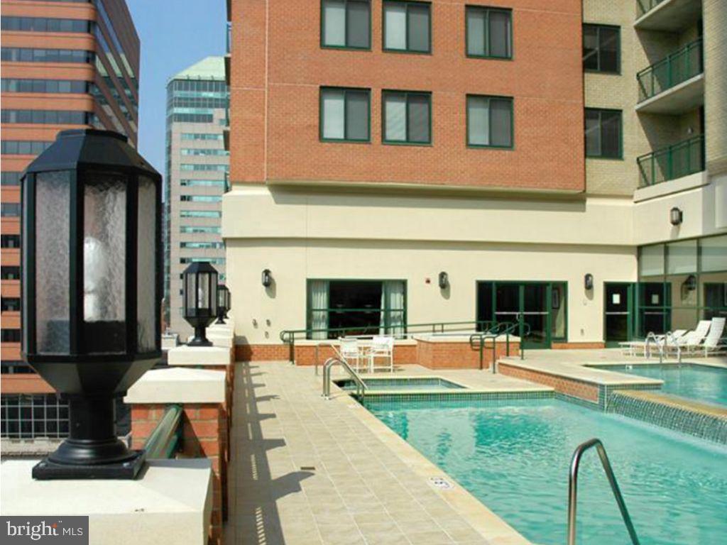 414 Water Street, Unit 2315 Baltimore, MD 21202 - Photo 29 of 31 Rooftop pool