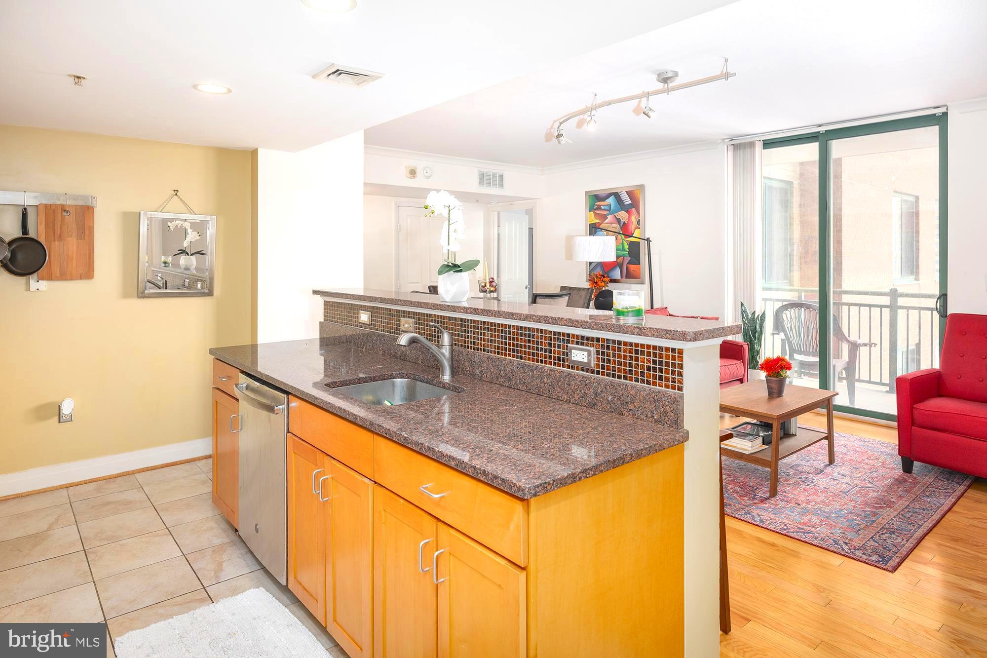 414 Water Street, Unit 2315 Baltimore, MD 21202 - Photo 8 of 31 Upgraded kitchen