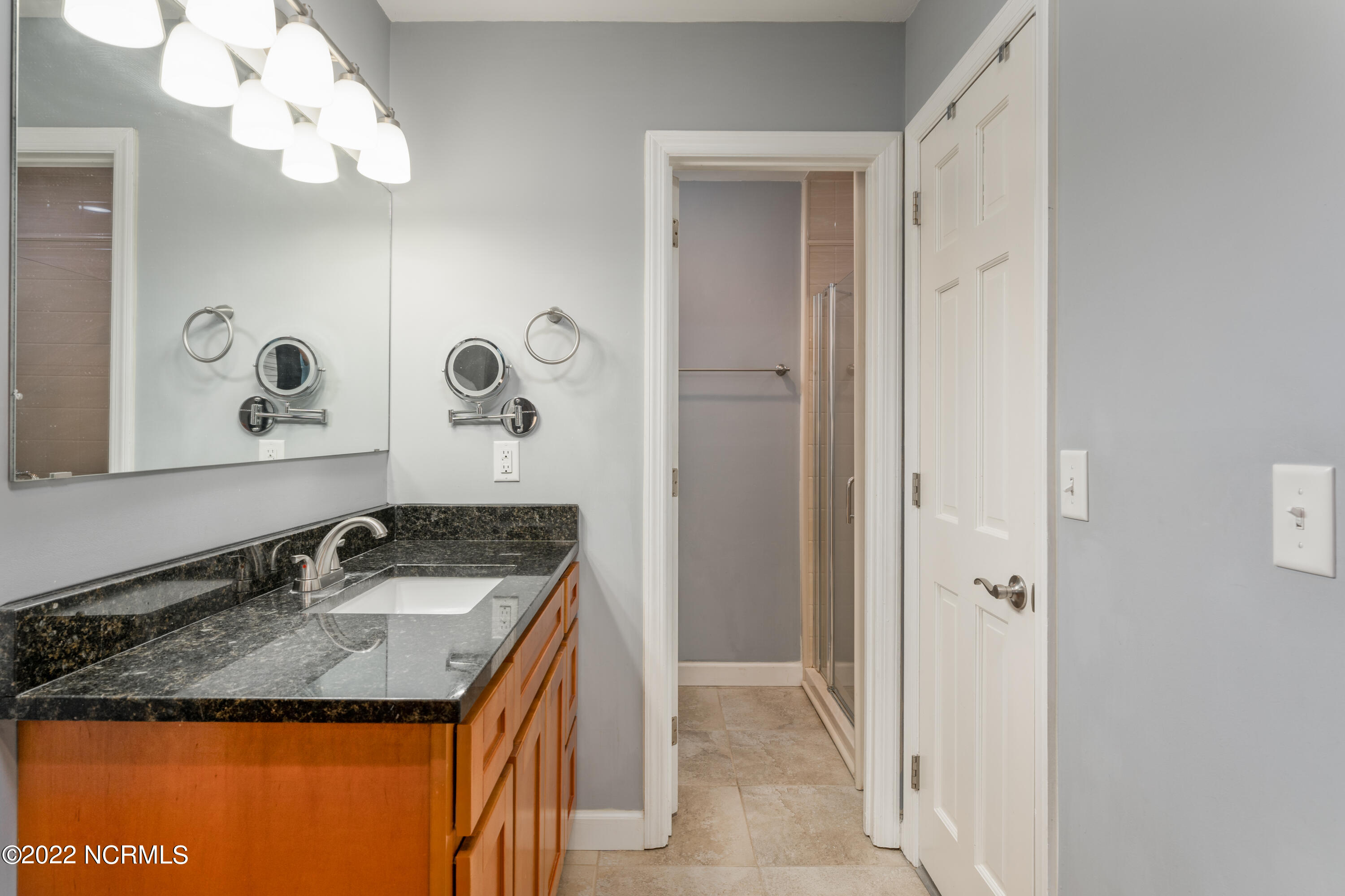 5301 Peden Point Road Wilmington, NC 28409 - Photo 18 of 40 Master Bathroom
