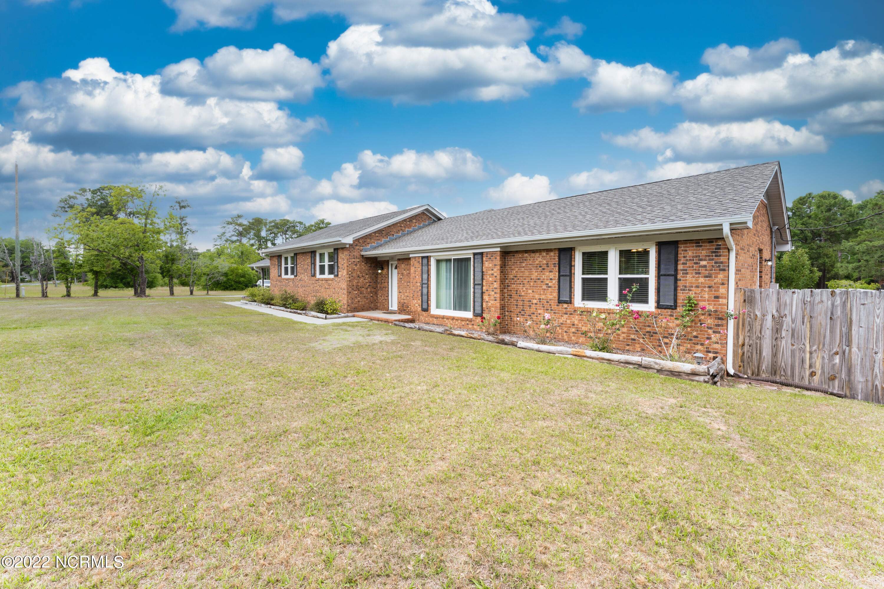 5301 Peden Point Road Wilmington, NC 28409 - Photo 24 of 40 Front of home right side