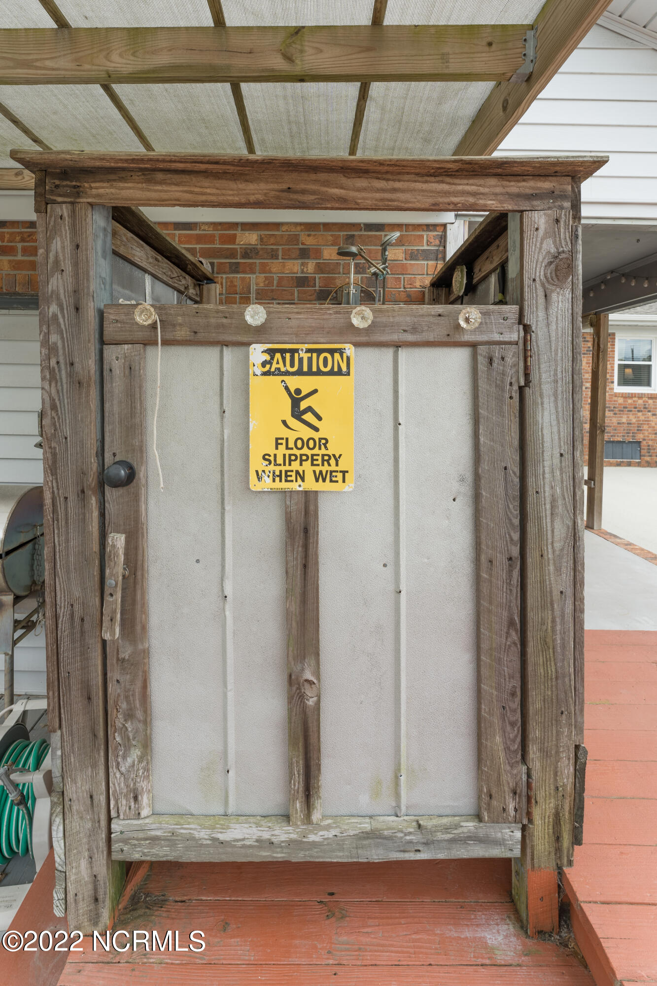 5301 Peden Point Road Wilmington, NC 28409 - Photo 38 of 40 Outdoor Shower