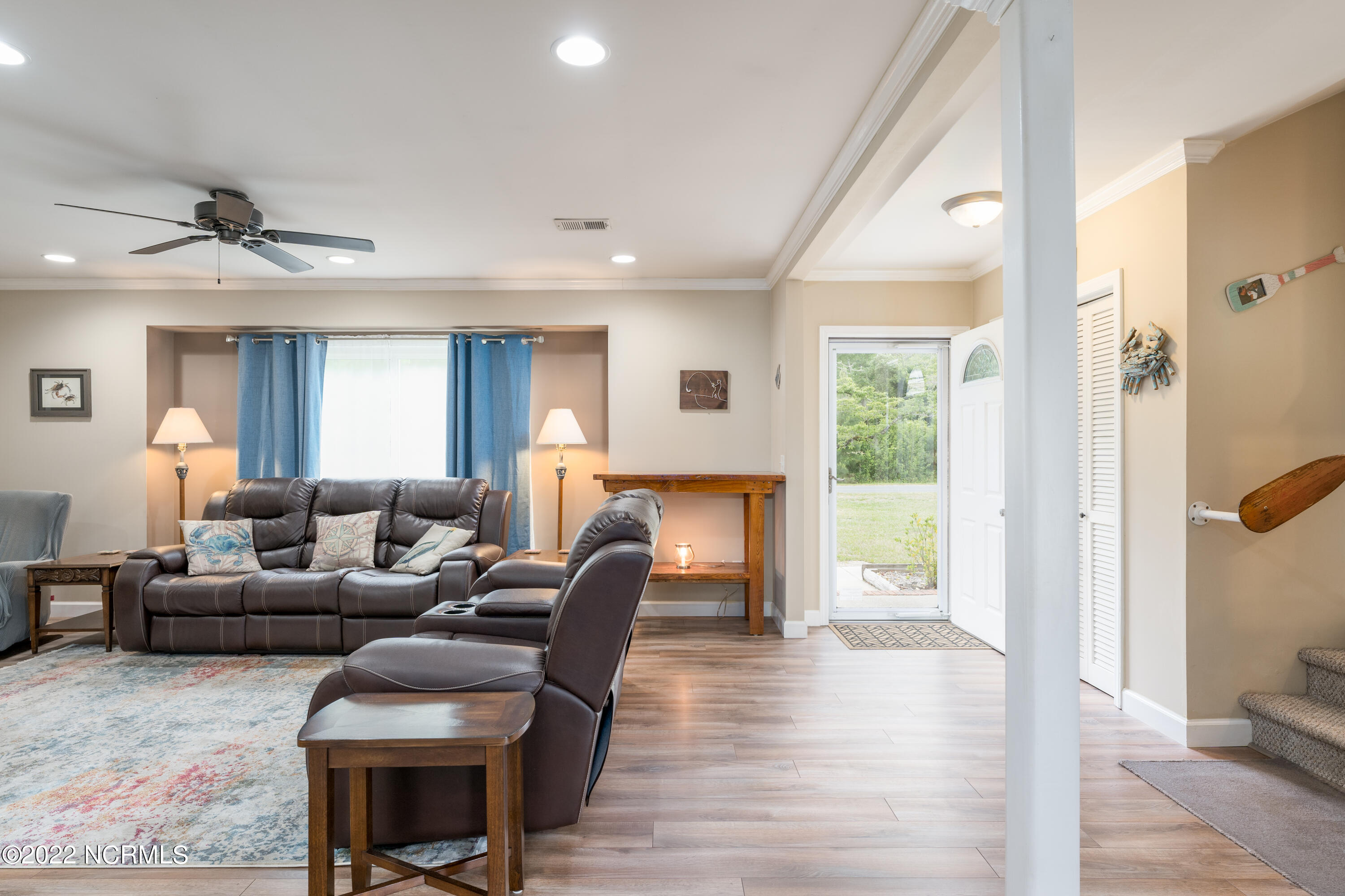5301 Peden Point Road Wilmington, NC 28409 - Photo 7 of 40 Living Room looking toward front door