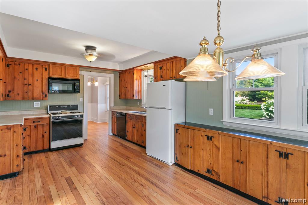 398 Sheldon Road Plymouth, MI 48170 - Photo 13 of 35
