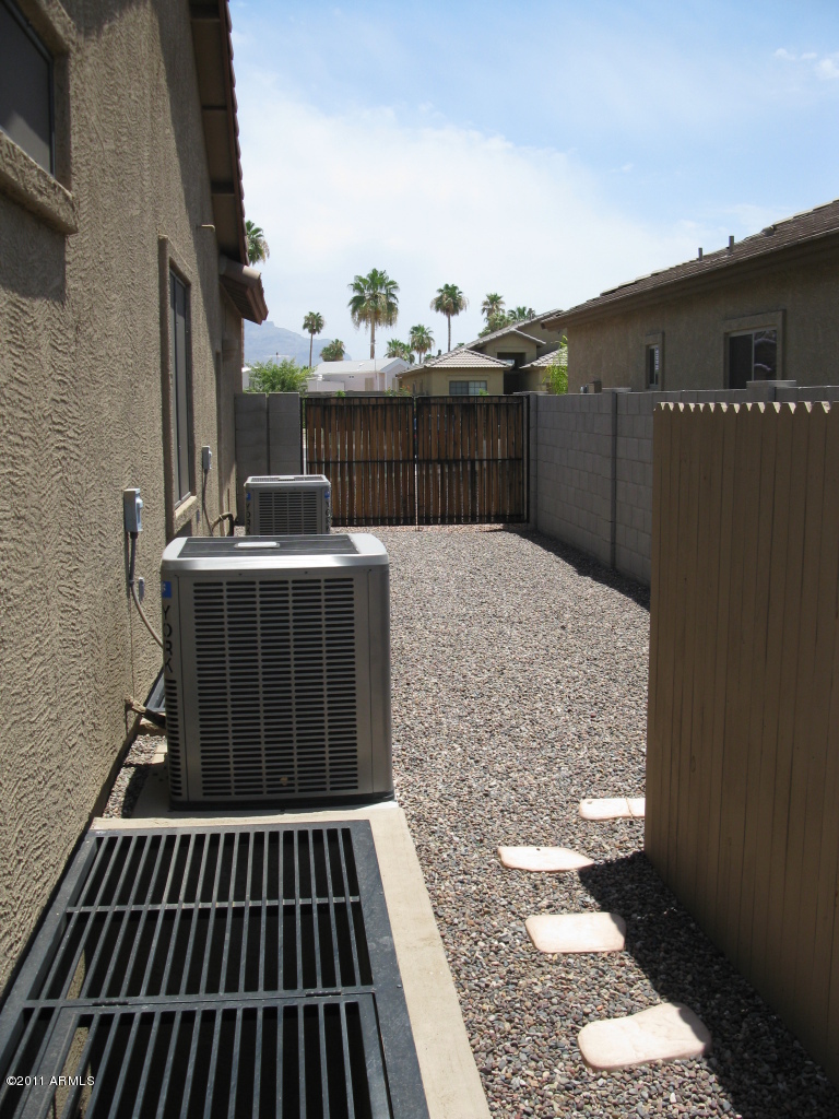 976 South Del Rio Court Apache Junction, AZ 85119 - Photo 27 of 27 Side Yard