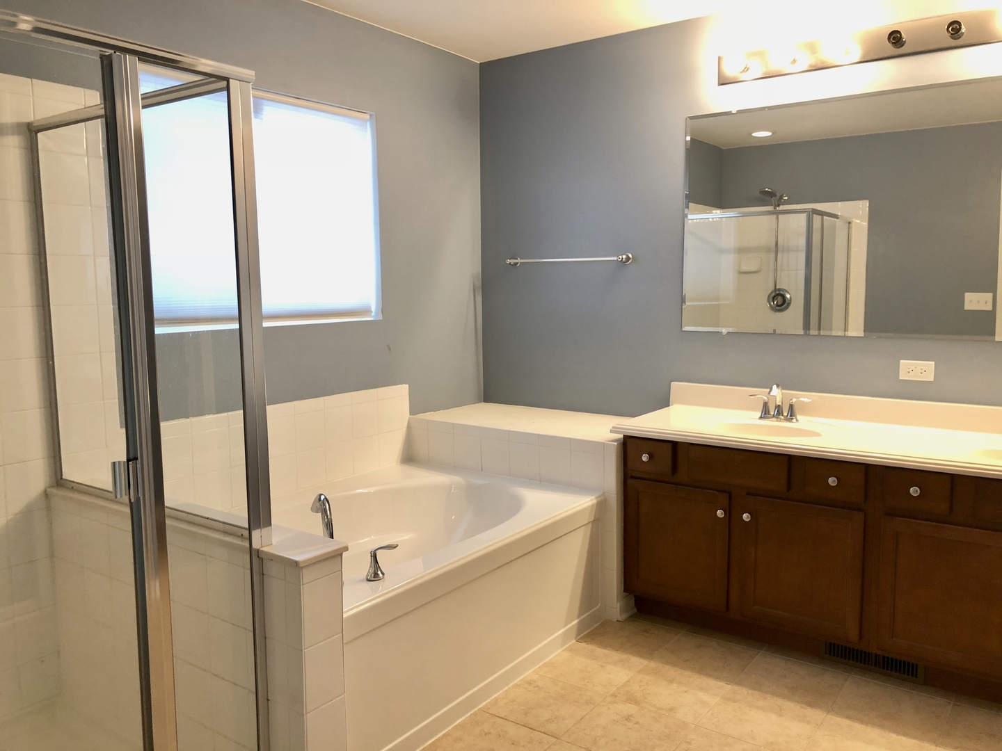 423 Azalea Street Elgin, IL 60124 - Photo 13 of 21 a bathroom with a tub sink and mirror