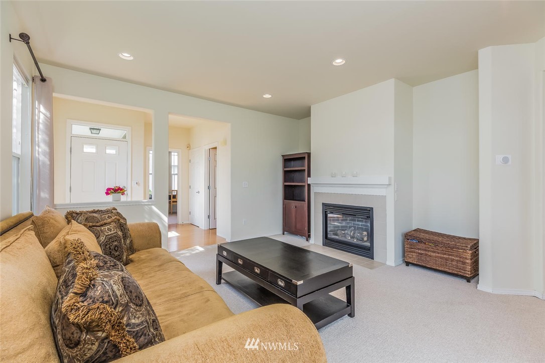5123 Northeast 4th Court Renton, WA 98059 - Photo 3 of 25 Gallery Image 3