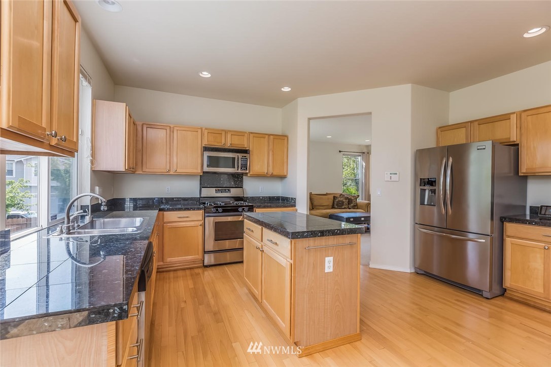 5123 Northeast 4th Court Renton, WA 98059 - Photo 4 of 25 Gallery Image 4