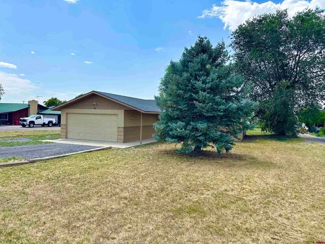 a view of an house with backyard space and garden