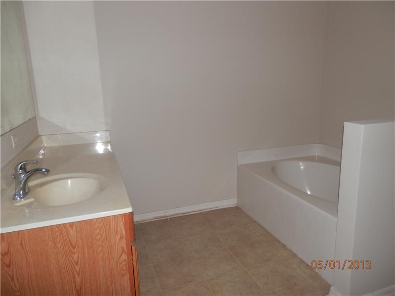 801 Roseland Road Sebastian, FL 32958 - Photo 8 of 11 a bathroom with a sink a toilet and tub