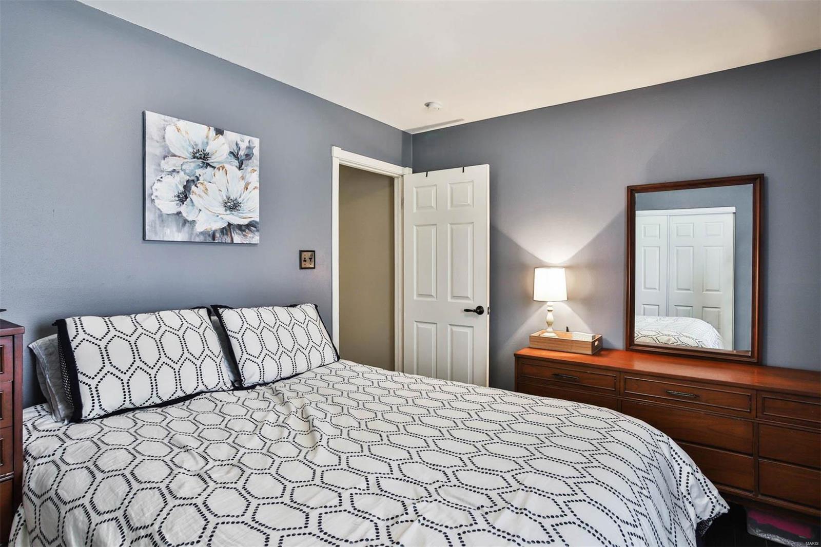 5787 Hempline Road St. Louis, MO 63129 - Photo 17 of 27