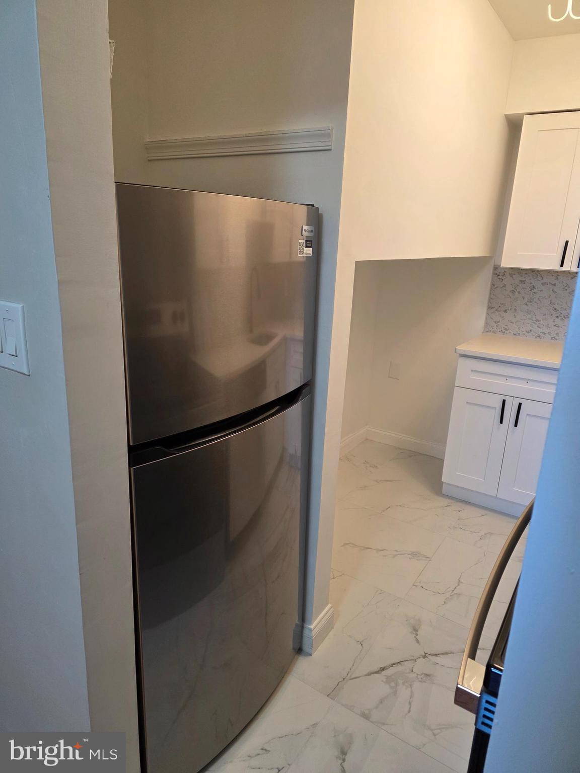 307 Arch Street, Unit 3B Philadelphia, PA 19106 - Photo 3 of 9 a bathroom with a glass shower door