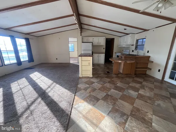 a view of entryway and kitchen