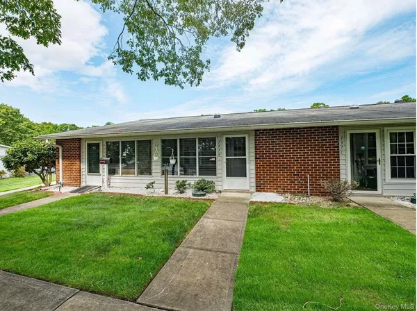 $2,250 | 197 Newcastle Court, Unit B, Ridge, NY 11961