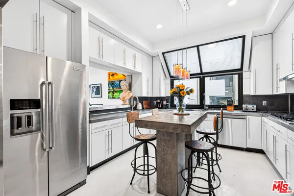 $12,999 | 11 Voyage Street, Marina del Rey, CA 90292
