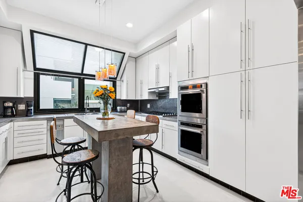 $12,999 | 11 Voyage Street, Marina del Rey, CA 90292