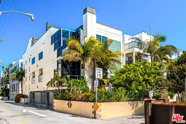 $12,999 | 11 Voyage Street, Marina del Rey, CA 90292