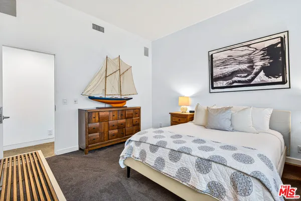 $12,999 | 11 Voyage Street, Marina del Rey, CA 90292