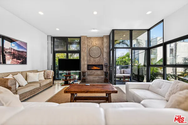 $12,999 | 11 Voyage Street, Marina del Rey, CA 90292