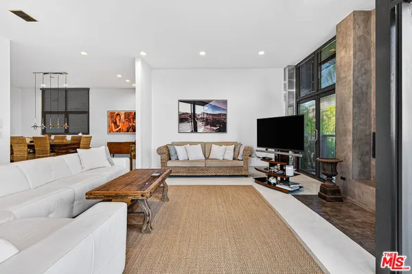 $12,999 | 11 Voyage Street, Marina del Rey, CA 90292
