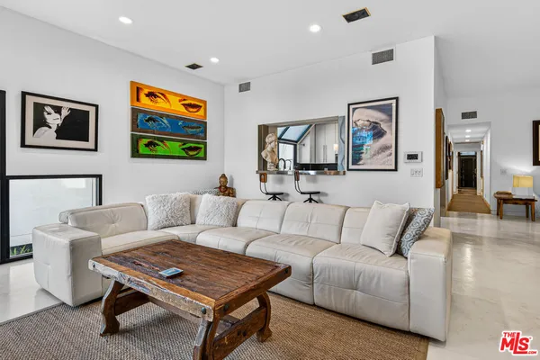$12,999 | 11 Voyage Street, Marina del Rey, CA 90292