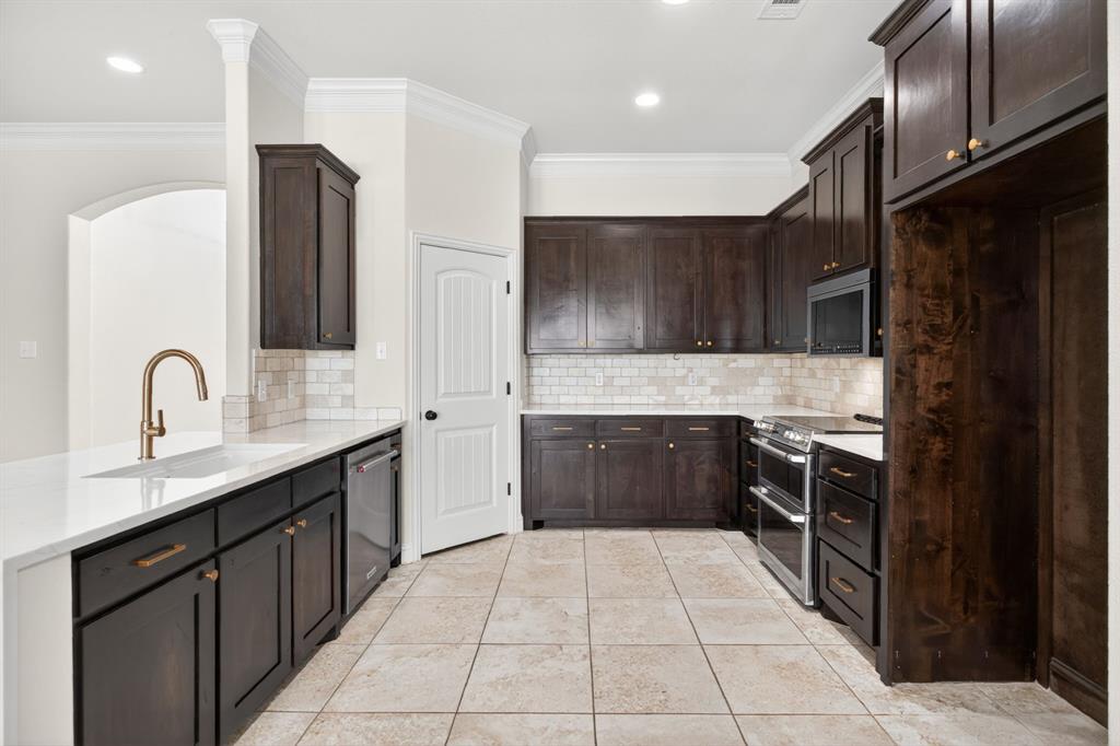 7320 Spring Ranch Court Godley, TX 76044 - Photo 18 of 38