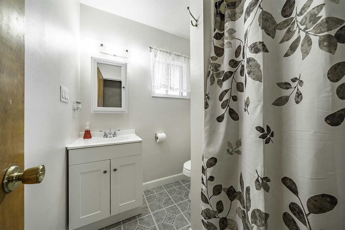 7215 Blackwell Road Central Point, OR 97502 - Photo 19 of 25 DSC03138