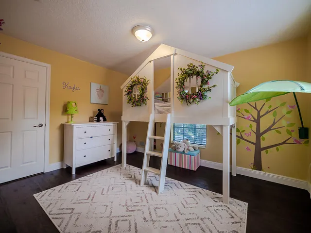 a view of a bedroom with workspace