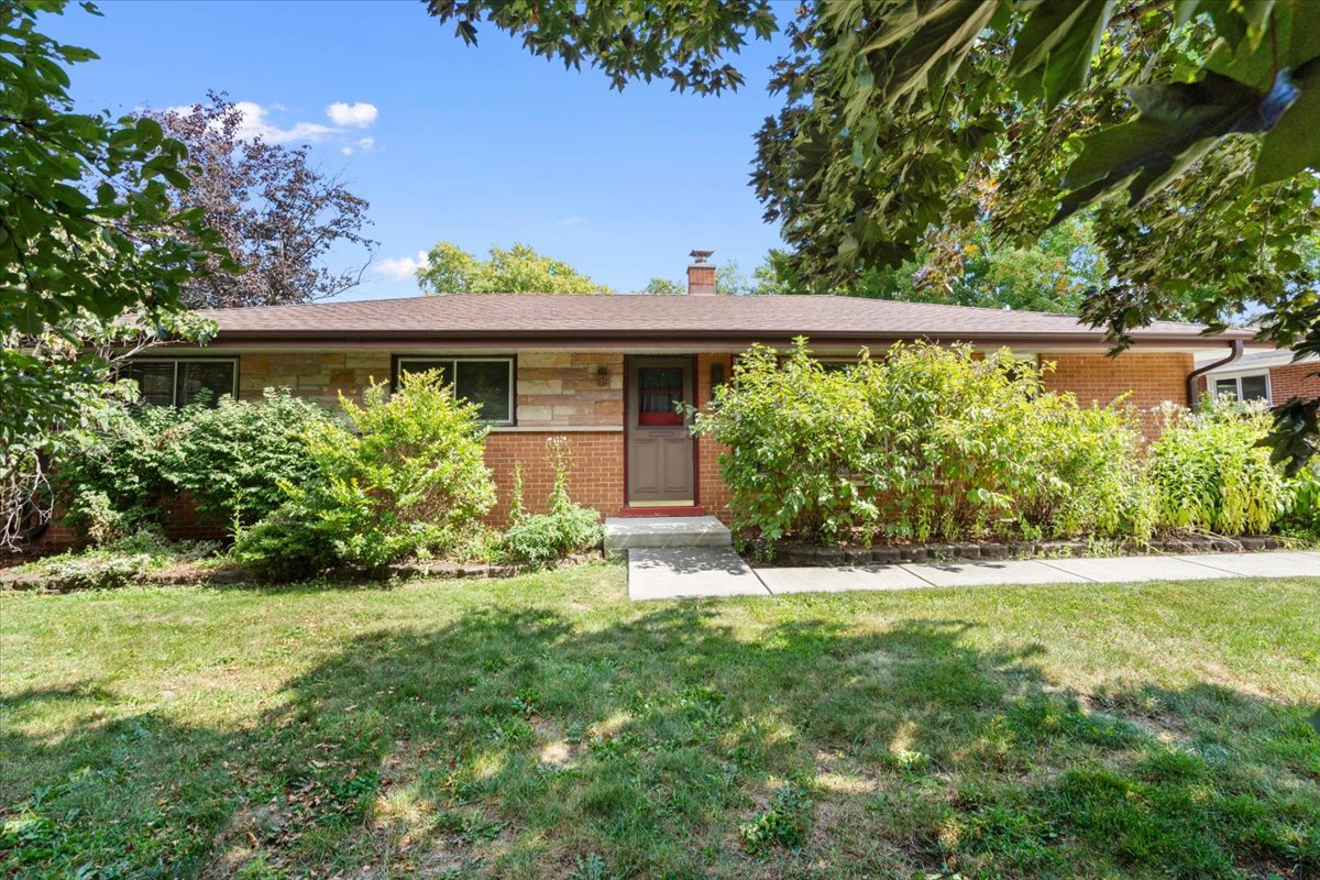 147 South Rohlwing Road Palatine, IL 60074 - Photo 1 of 46 Gallery Image 1
