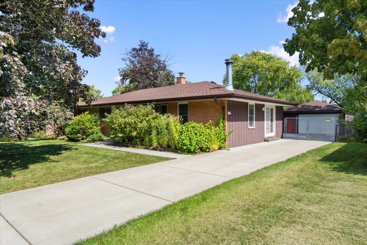 147 South Rohlwing Road Palatine, IL 60074 - Photo 2 of 46 Gallery Image 2