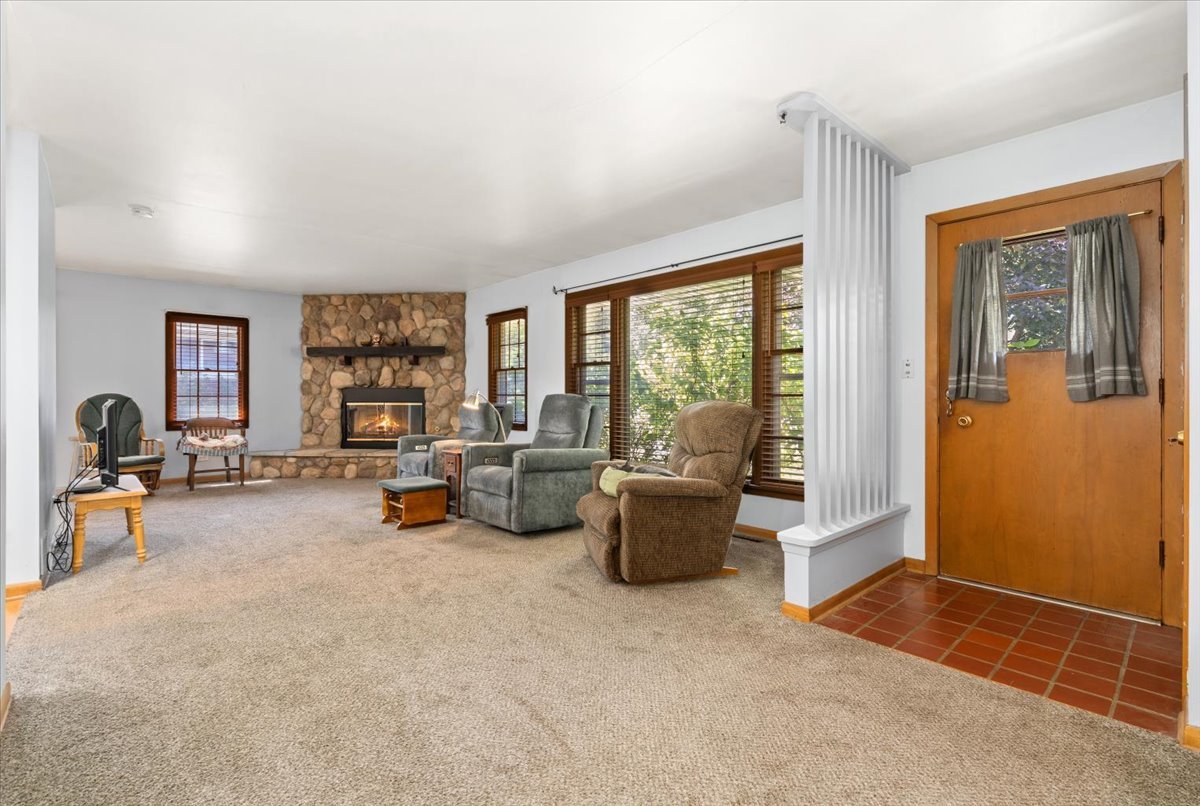 147 South Rohlwing Road Palatine, IL 60074 - Photo 5 of 46 Gallery Image 5