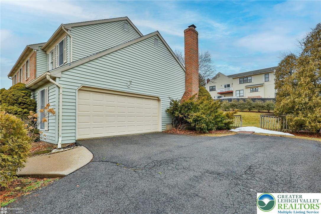 4059 Wedgewood Road Allentown, PA 18104 - Photo 45 of 50 Driveway view