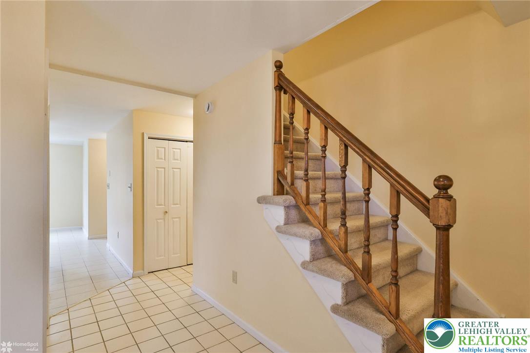 4059 Wedgewood Road Allentown, PA 18104 - Photo 5 of 50 a view of entryway