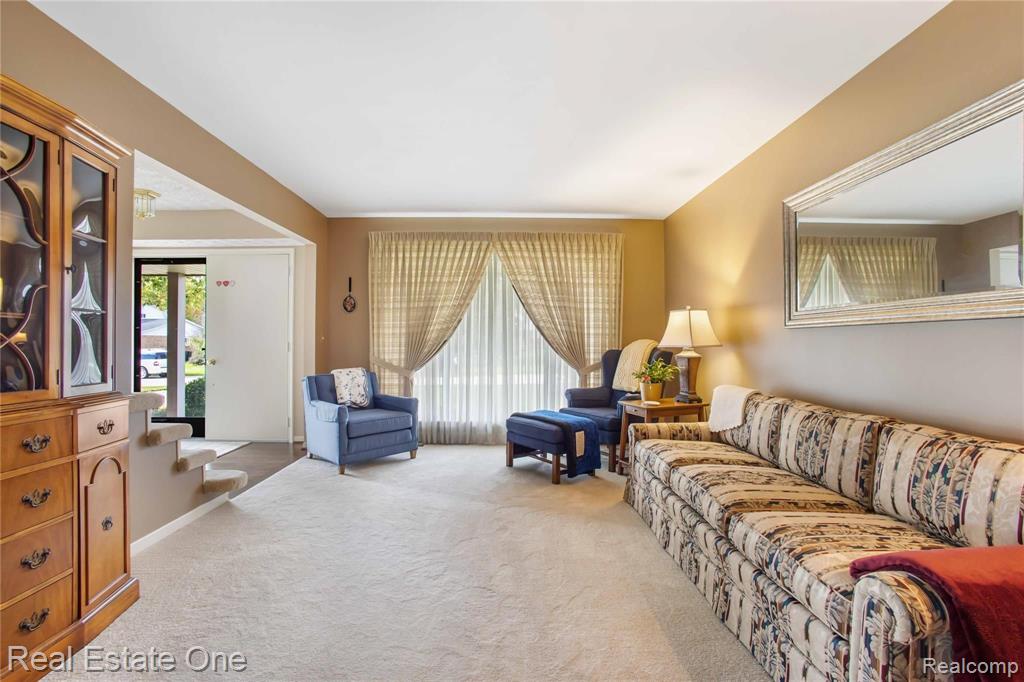 862 Dunedin Drive Rochester Hills, MI 48309 - Photo 3 of 26