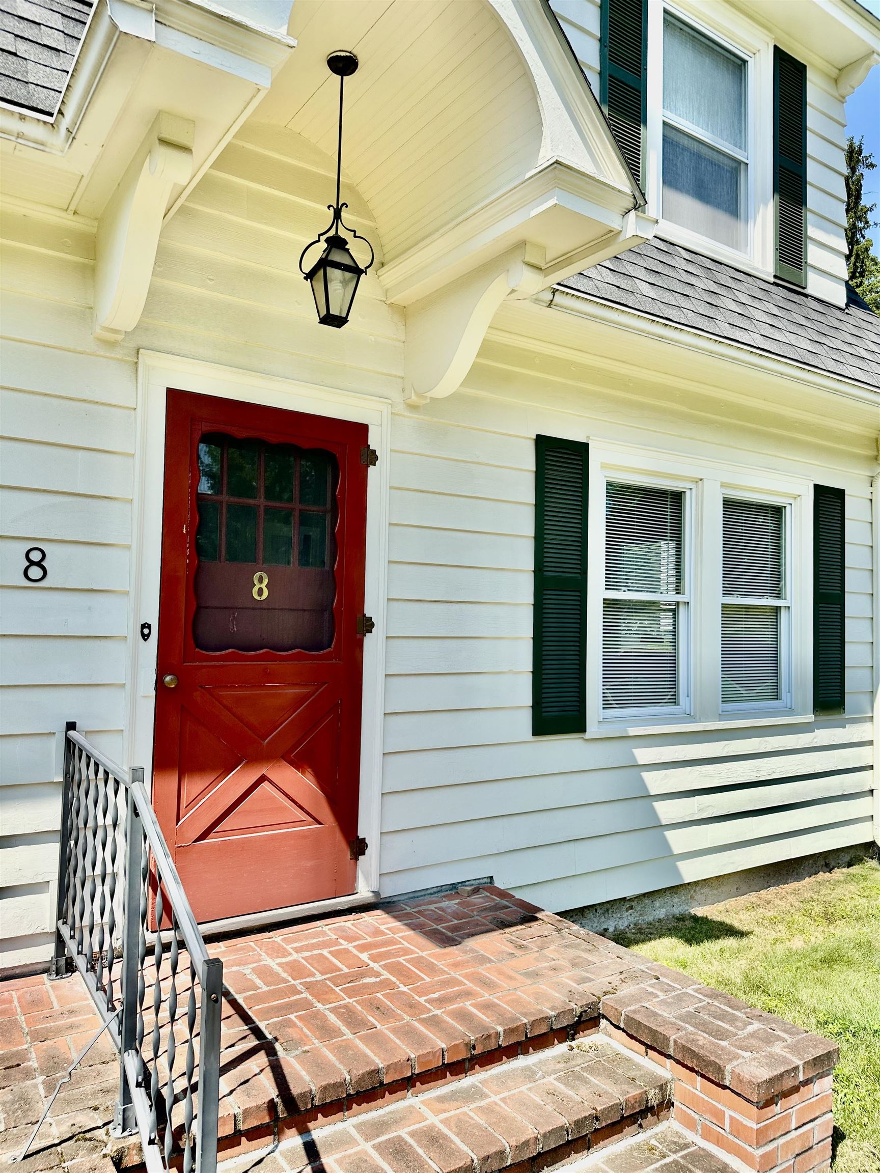 8 Berkley Terrace St. Albans, VT 05478 - Photo 4 of 56