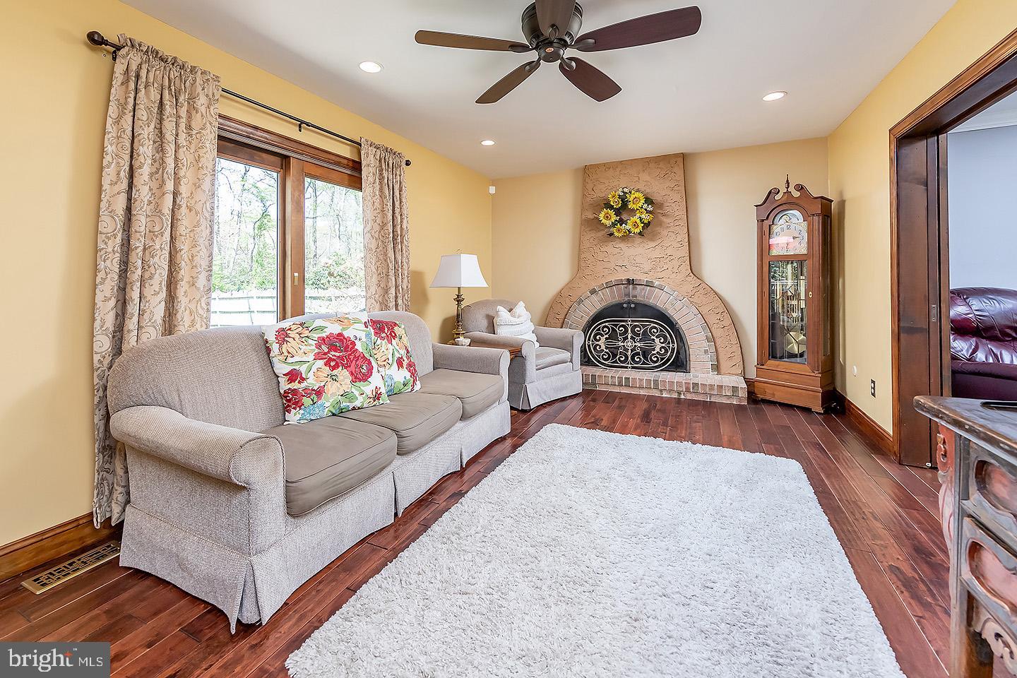 613 Maryland Road Glassboro, NJ 08028 - Photo 9 of 26 Family Room