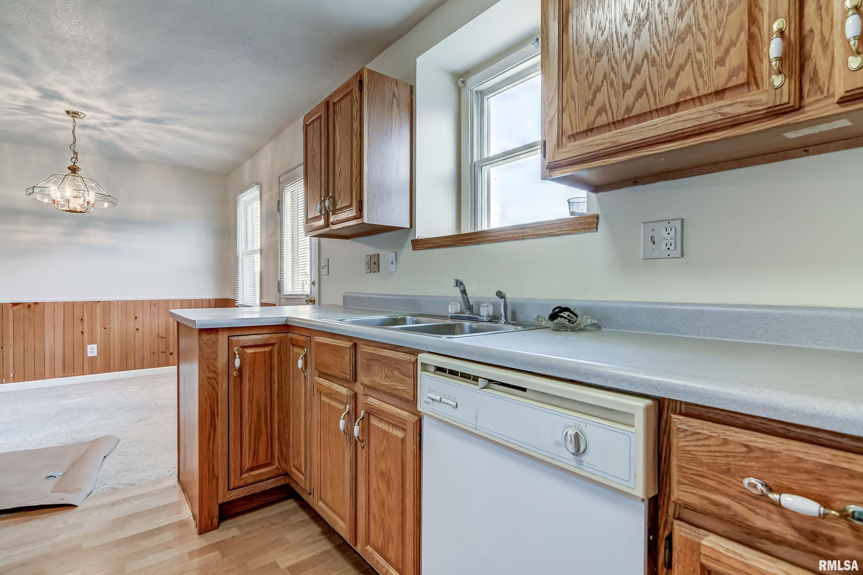 4616 Lily Lane Springfield, IL 62703 - Photo 7 of 21 Gallery Image 7