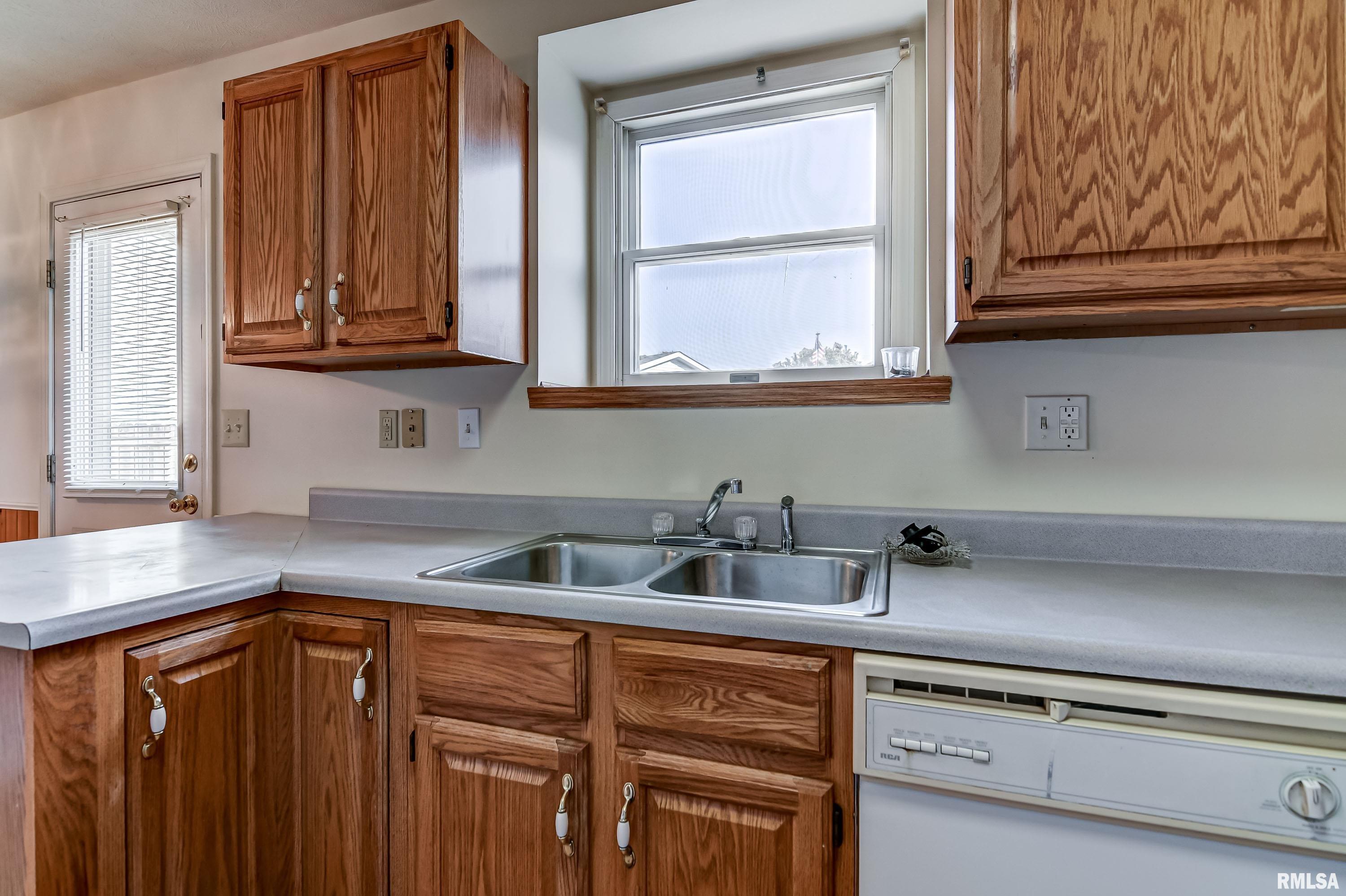 4616 Lily Lane Springfield, IL 62703 - Photo 9 of 21 Gallery Image 9